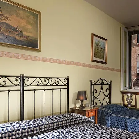 Residenza San Maurizio ゲストハウス 3*