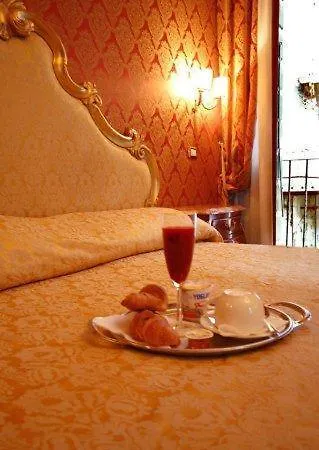 Residenza San Maurizio 招待所 3*