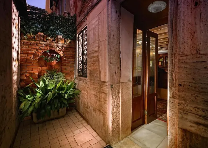 Residenza San Maurizio Гостевой дом 3*