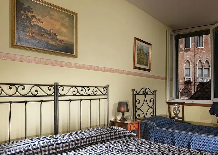 Residenza San Maurizio Гостевой дом 3*