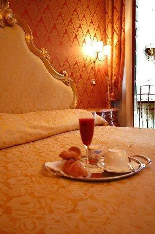 Residenza San Maurizio Гостевой дом 3*